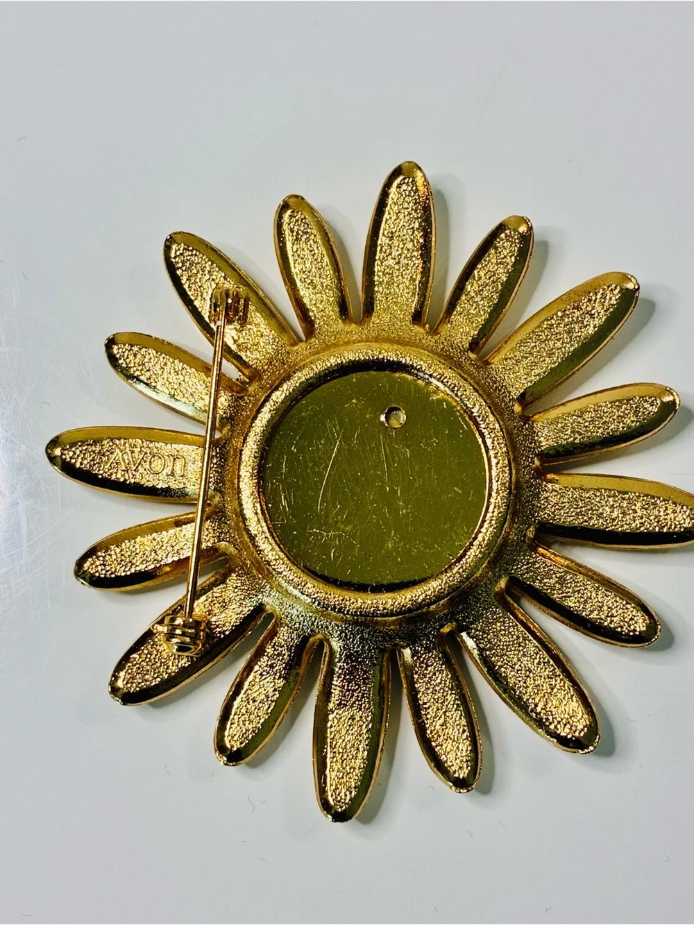 VTG Avon White and Gold PERFUME Gerber Daisy Flower Brooch MCM Retro Summertime